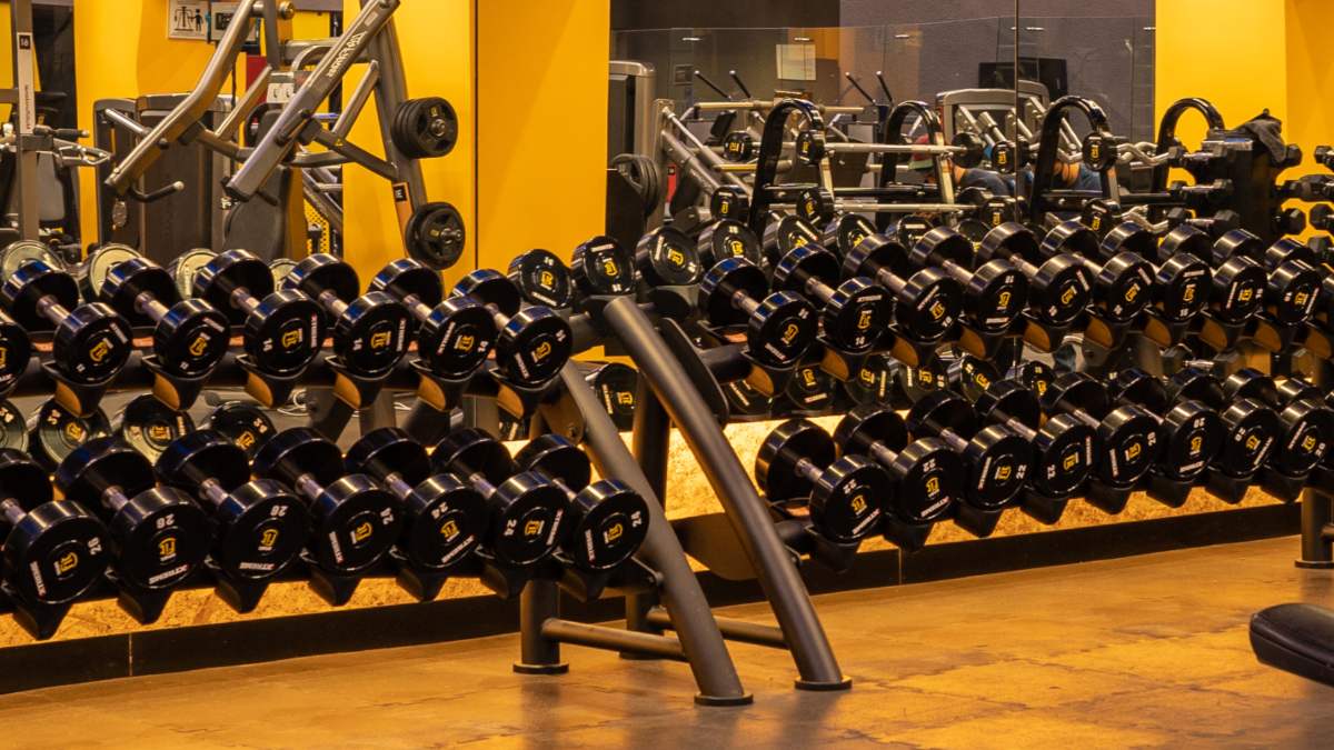 interior de un gimnasio smart fit